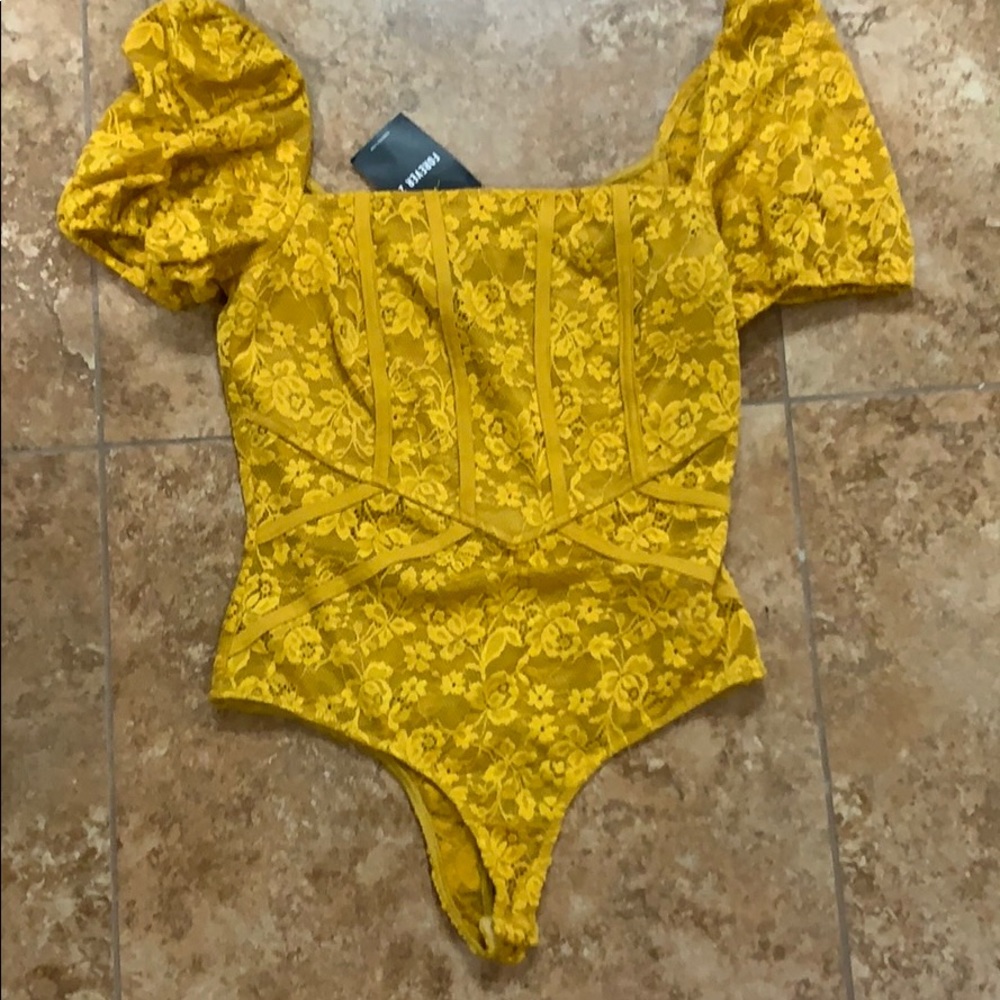 Forever 21 yellow puff sleet top body suit M New